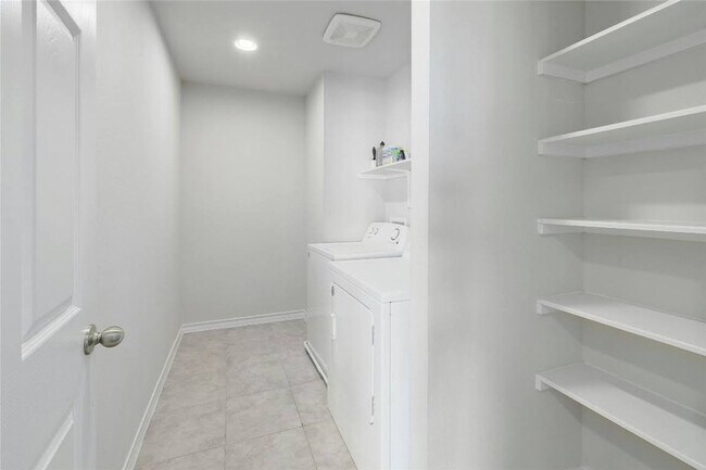 Building Photo - 15801 Crissom Ln
