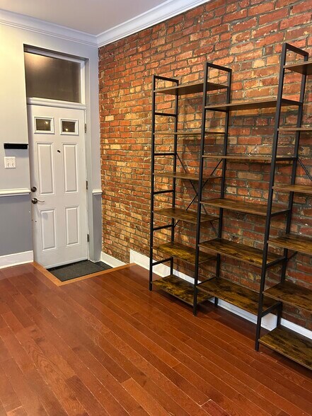 Living room - 128 N Belnord Ave