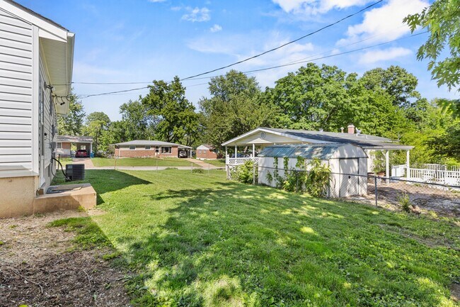 Building Photo - 855 Teson Rd