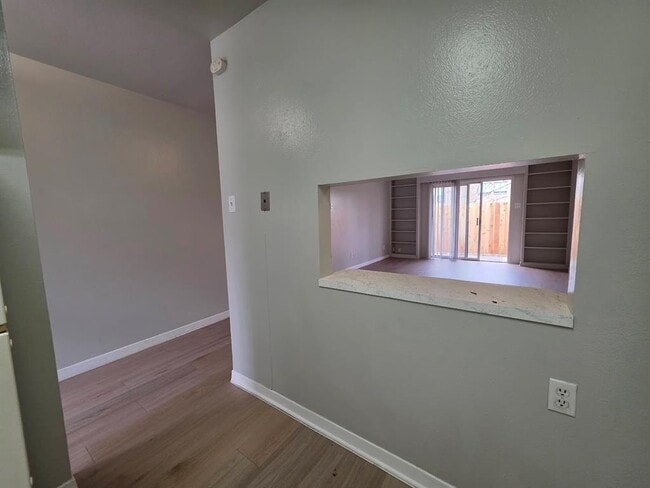 Building Photo - 701 E 45th St