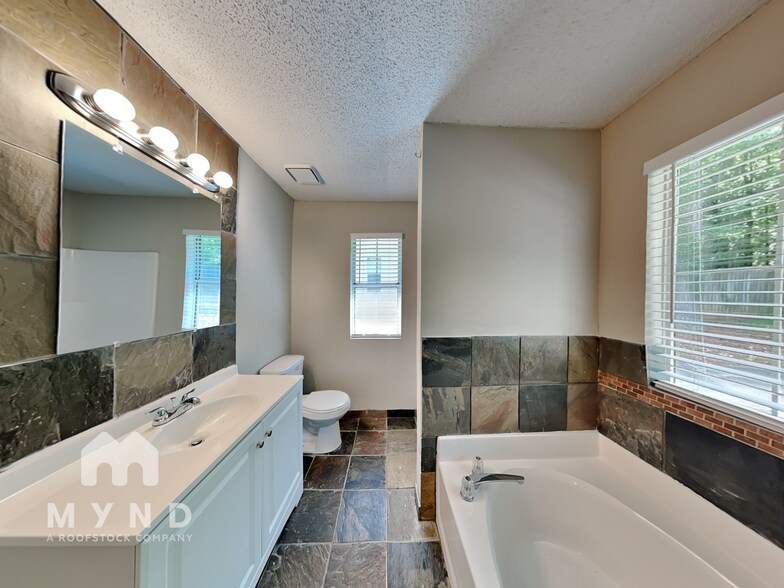 Building Photo - 632 Kilkenny Cir