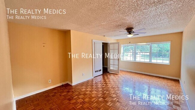 Building Photo - 1807 N Park Ave