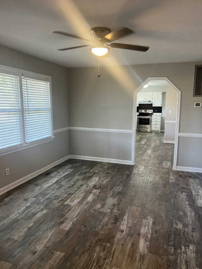 Building Photo - **MOVE-IN SPECIAL** $500 Off of 1st Month's Rent  Charming 3-Bed, 2-Bath Home in Prime Spotsylvan...