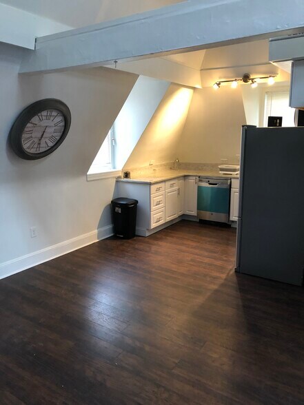 Building Photo - 1127 S 48th St