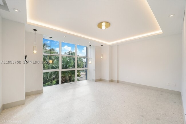 Building Photo - 737 Crandon Blvd