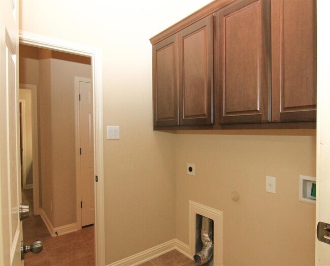 Building Photo - 3640 Rosalina Loop