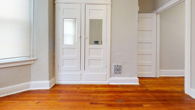 Building Photo - 108 N Robinson St