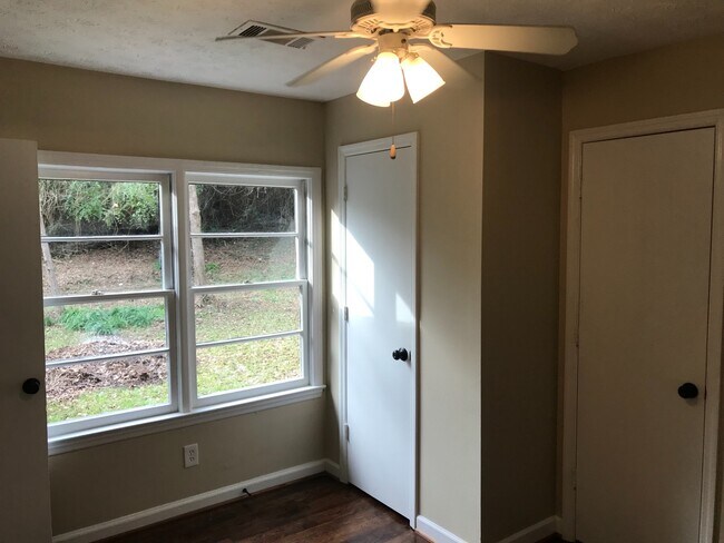 Building Photo - **ON HOLD**3 or 4 Bedroom / 1.5 Bathroom Home for Rent in Columbus, GA