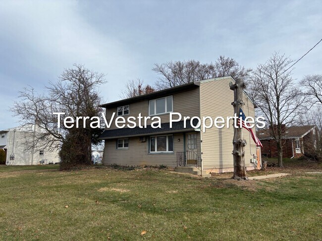 Building Photo - 212 Woodlawn Ave