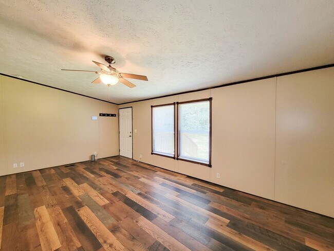 Building Photo - Cozy and Adorable home 4 bedroom 2 bath ho...