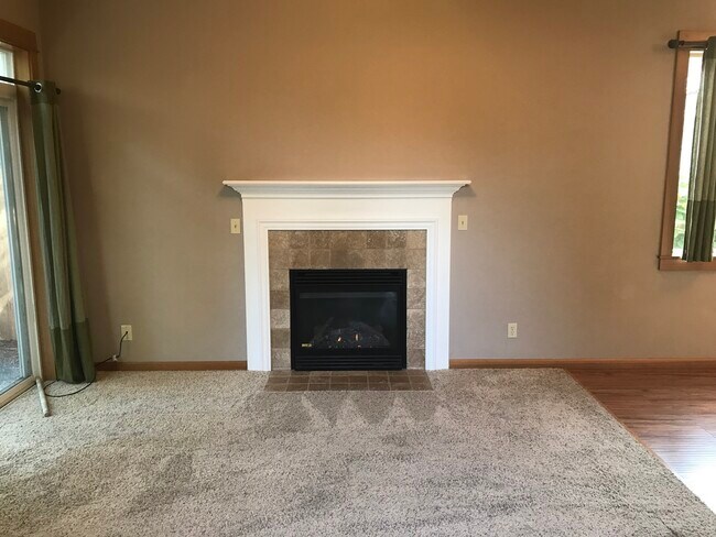 Building Photo - 3832 NE Roselawn St