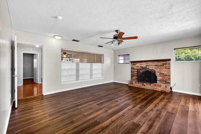 Building Photo - 18140 Oakdale Rd