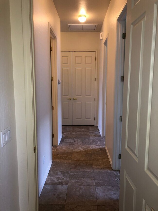 Building Photo - 5301 N Bremont Way