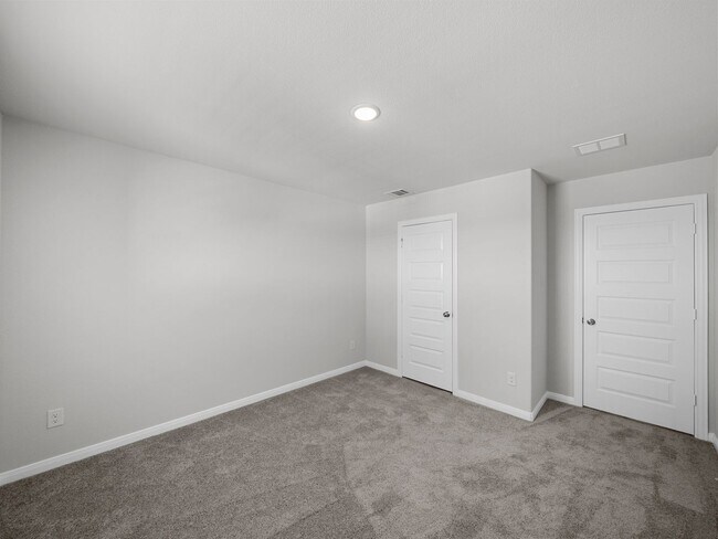 Building Photo - Almost New, Modern Look 4 Bed 3 Bath House...