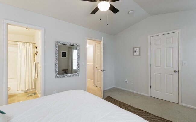 Building Photo - 7860 Sandy Springs Point