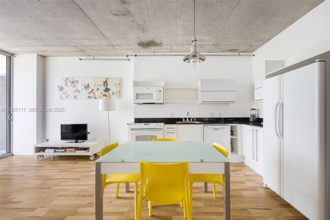 Building Photo - 690 SW 1st Ct