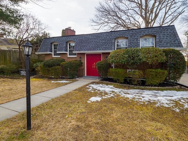 Building Photo - 2702 Navarre Dr