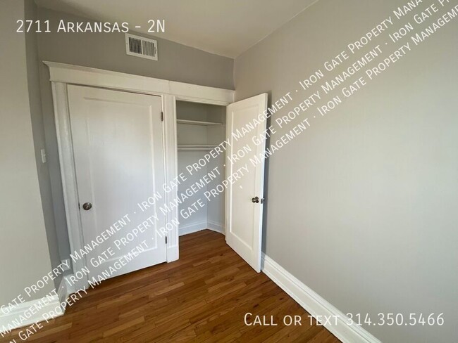 Building Photo - Tower Grove East charming one-bedroom apar...