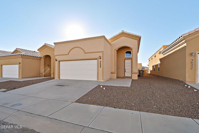 Building Photo - 3625 Grand Bahamas Dr