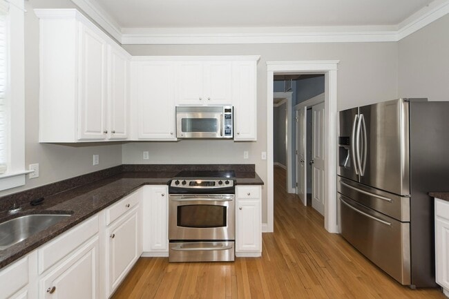 Building Photo - 302 White Gables Dr