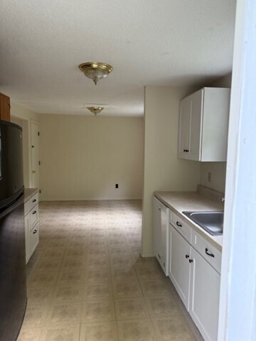 Building Photo - 607-609 Flat Hill Rd