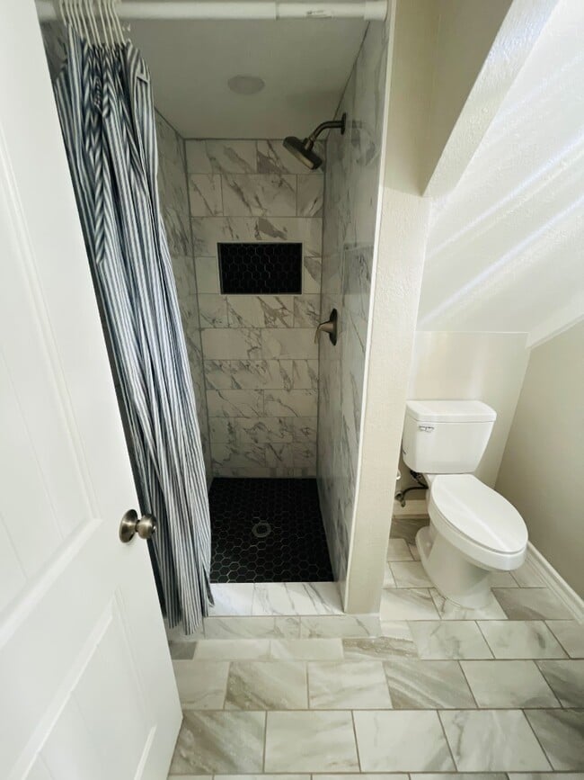 Building Photo - 6407 Los Altos Dr