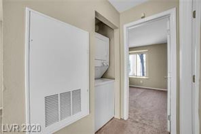 Building Photo - NORTHWEST - MARQUESA CONDO - 1 BED + 1 BAT...