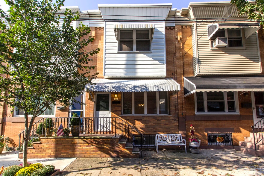 Primary Photo - 1122 Linn St