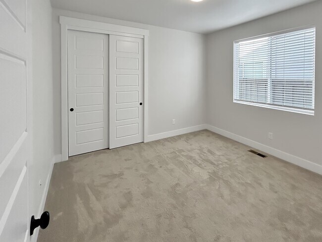 Building Photo - 6215 S Palatino Way