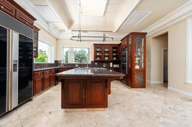 Building Photo - 14215 Killarney Dr