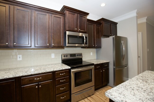 Building Photo - Beautiful home in Gated Community of Woodlake