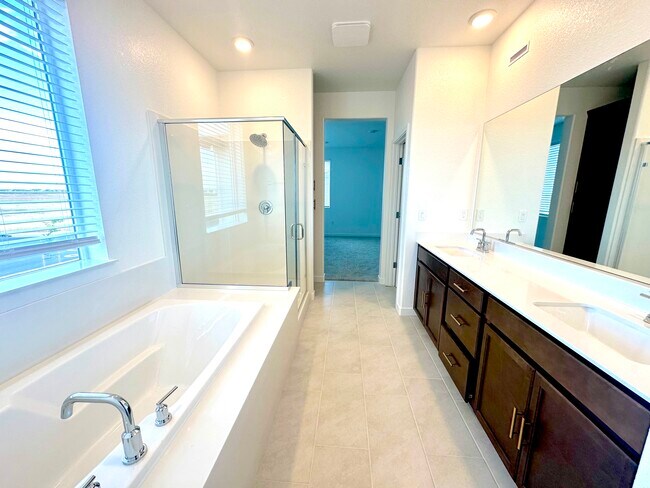 Building Photo - 8112 Moongate Wy