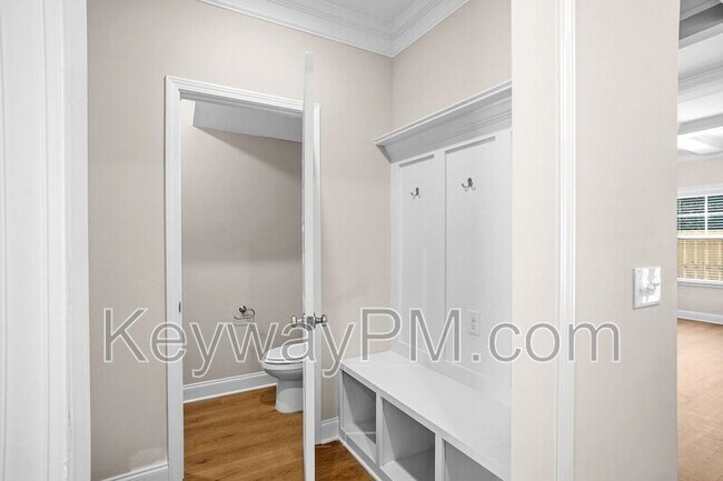 Building Photo - 3109 Venetian Dr