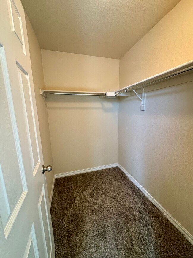 Building Photo - Updated Townhome in North Colorado Springs