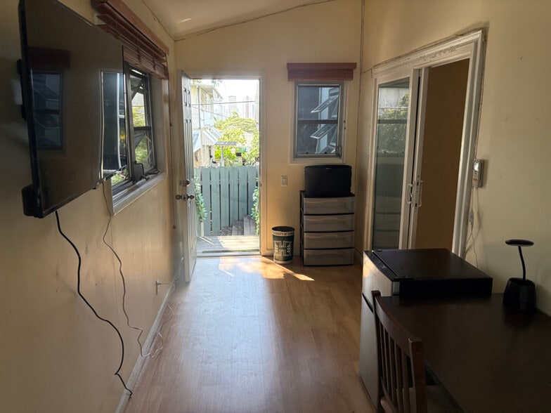 Building Photo - 2318 Seaview Ave