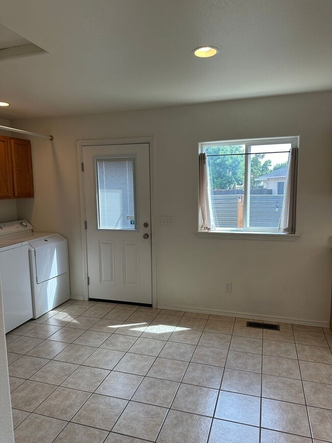 Building Photo - Charming 1 bedroom 1 bath house in Springfield!