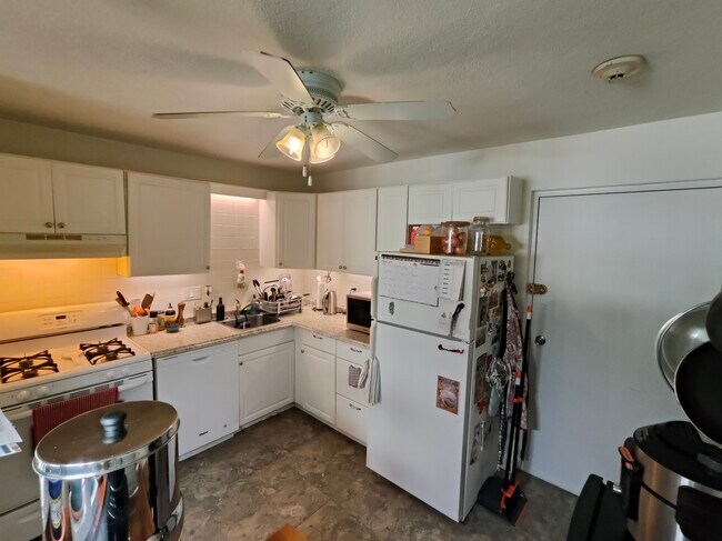 Building Photo - 180 Mountain Ave