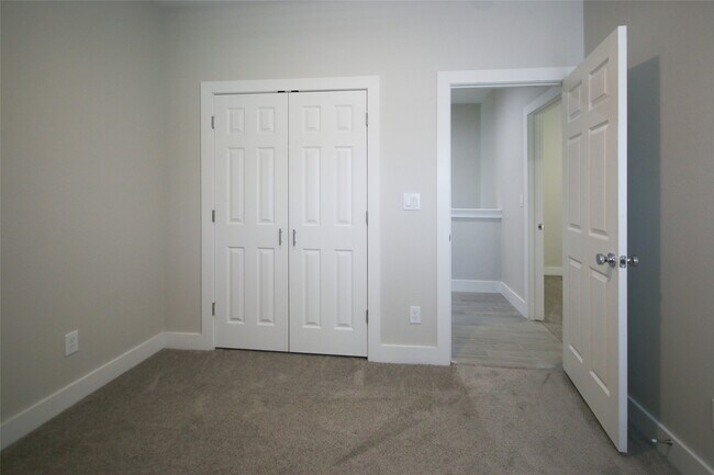 Building Photo - 5113 Hershe St