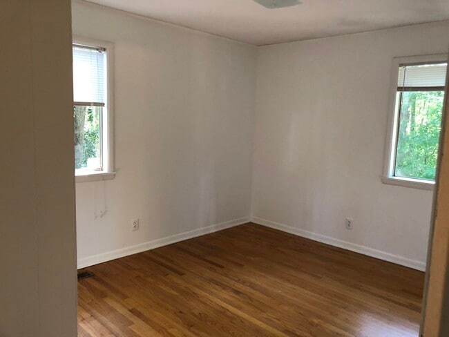 Building Photo - 206 Oleander Rd