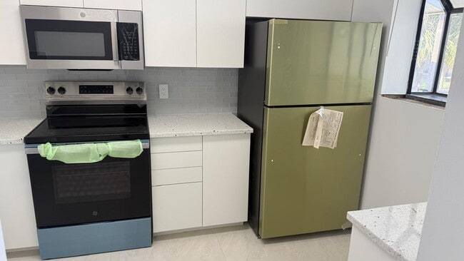 Building Photo - 1254 S Military Trail