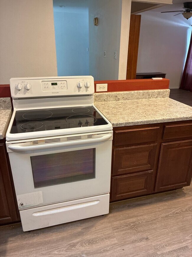 Building Photo - Adorable 3 bedroom home nestled in the ne Heights