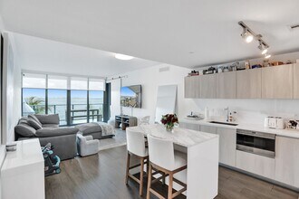 Building Photo - 3131 NE 7th Ave