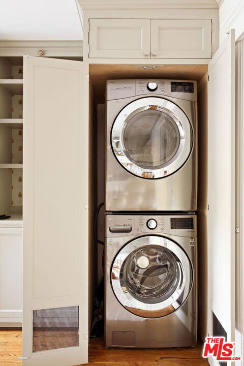 Building Photo - 1438 N Orange Grove Ave