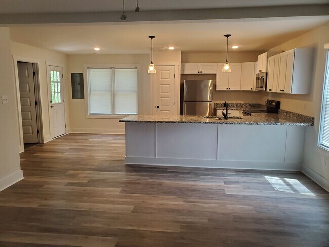 Building Photo - Convenient to Fort Pickett and Downtown Blackstone