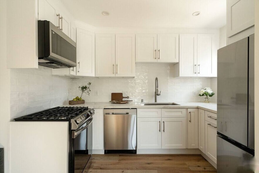 Building Photo - 6527 W 85th St