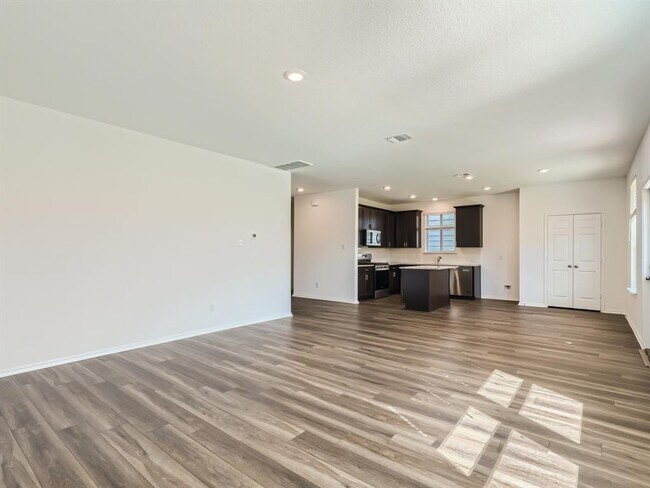 Building Photo - 1608 Holly Lk Dr