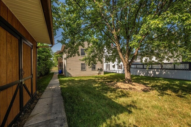 Building Photo - Open House Sun 12.7 from 10:15 to 11:15 AM