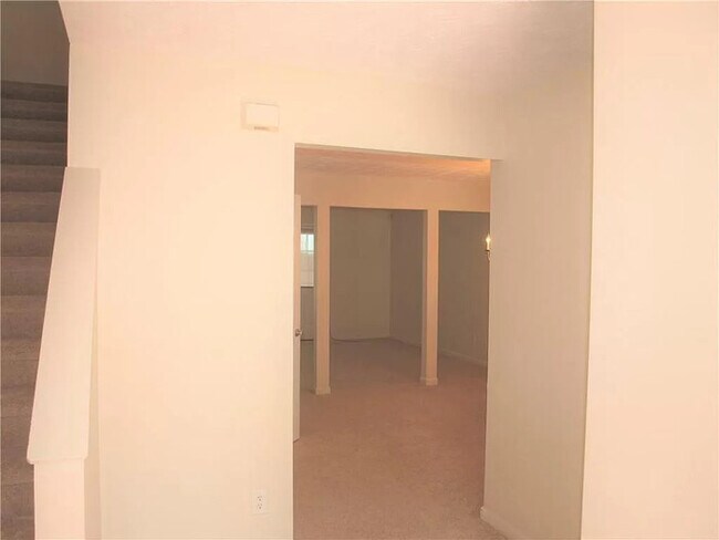 Building Photo - Three Bedroom Town Home, Total Electric