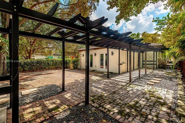 Building Photo - 500 Palmetto Dr
