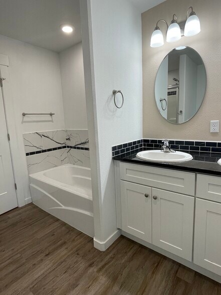 Building Photo - 2942 W 18th Ave